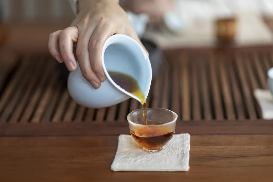 Speed Fat Burn and Tame Stress: The Benefits of Oolong Tea for Women Over 50