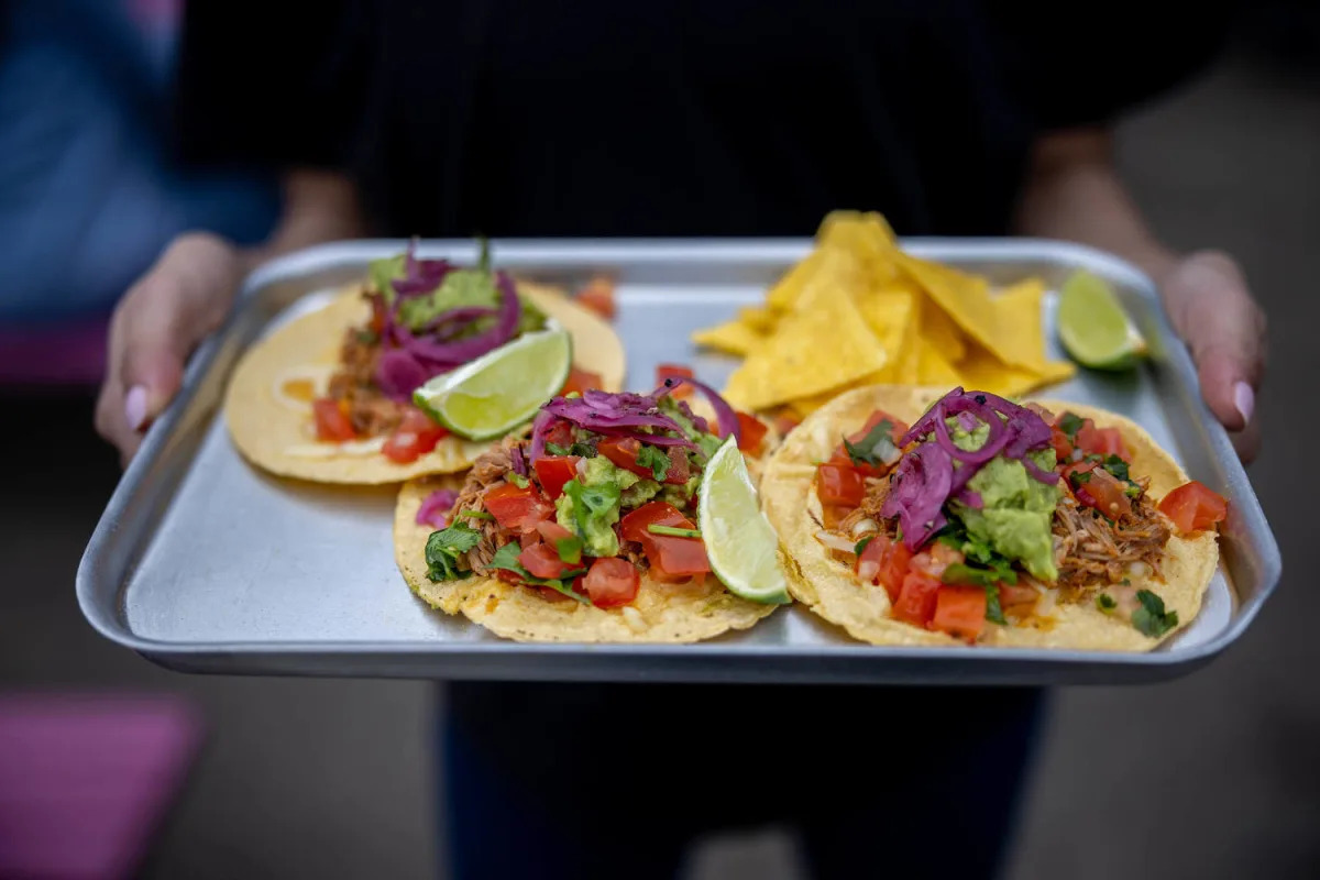 This 7-day meal plan helps you follow a 2000-calorie diet the healthy way
