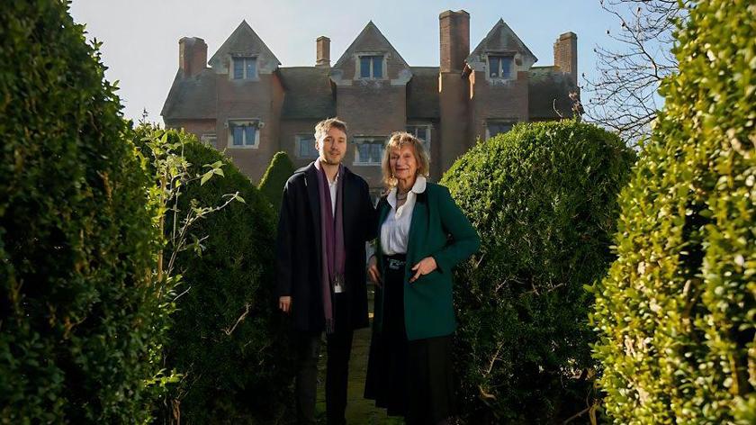 Could psychedelic drugs treat alcohol use disorder?