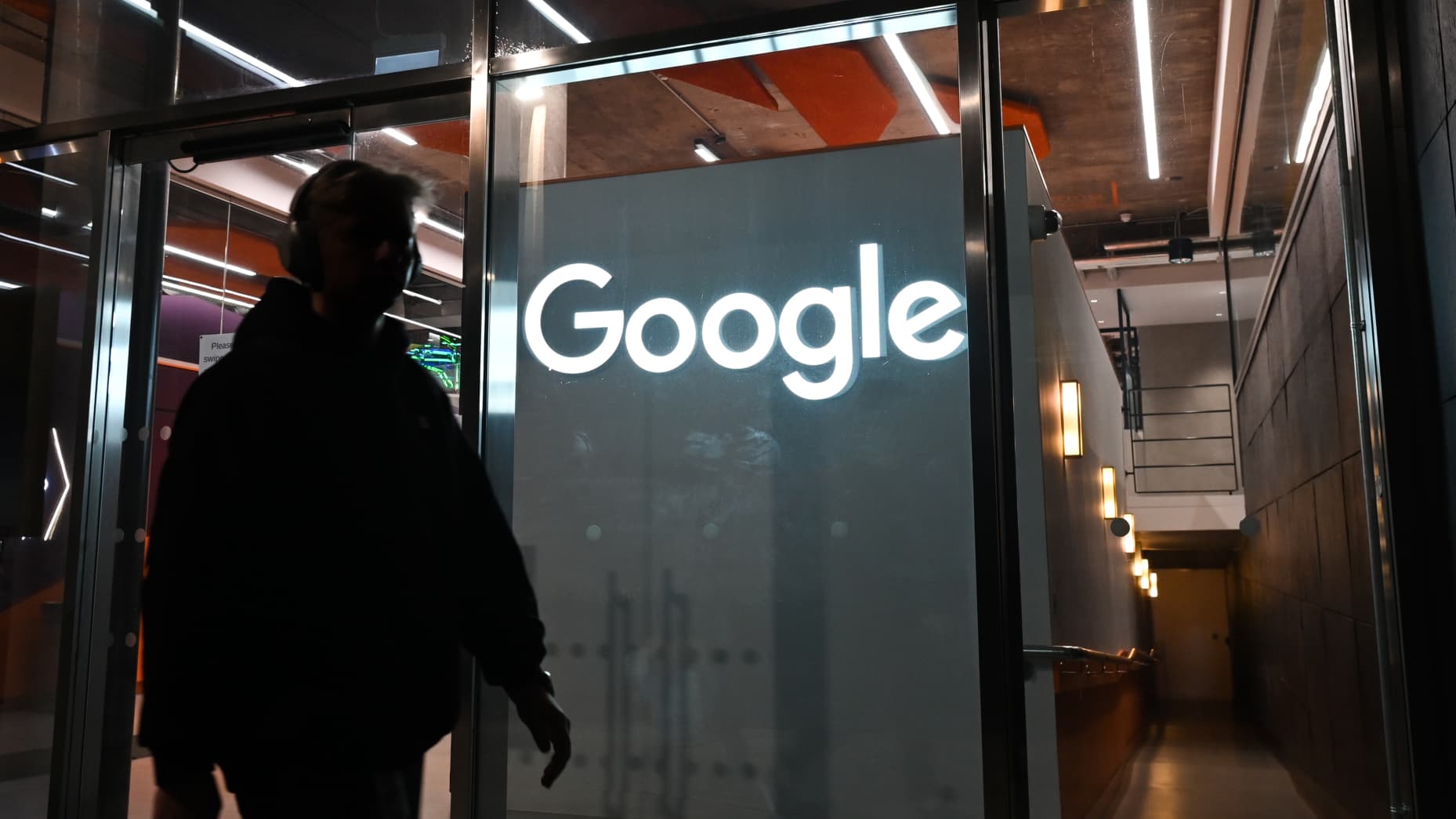 Meet the 21-year-old helping coders use AI to cheat in Google and other tech job interviews