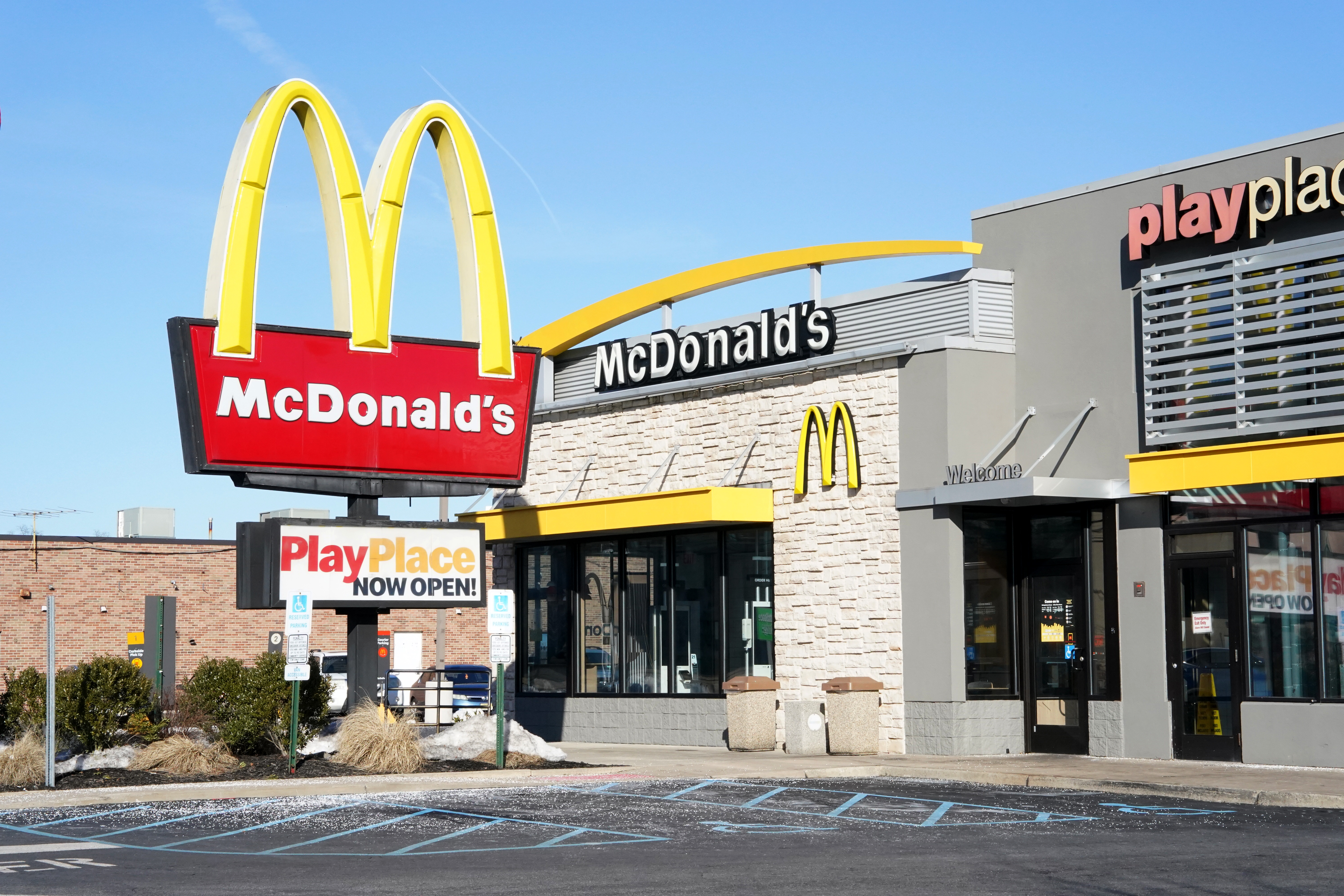 McDonald’s to employ AI at 43K locations to speed up service: ‘Technology solutions will alleviate the stress’